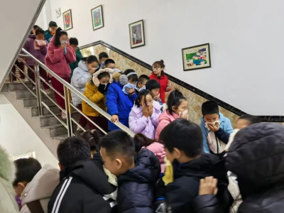 创建平安校园 构建和谐社会