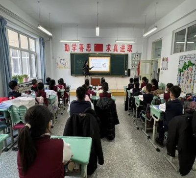 食品安全，你我共守--------哈尔滨剑桥学院附属小学校校系列活动